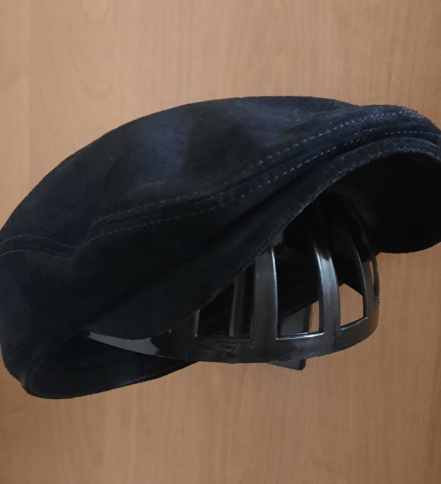 Пластиковая вешалка для  шапок кепок