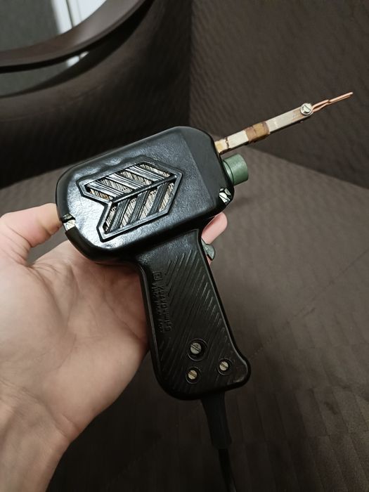 Pistol de lipit românesc