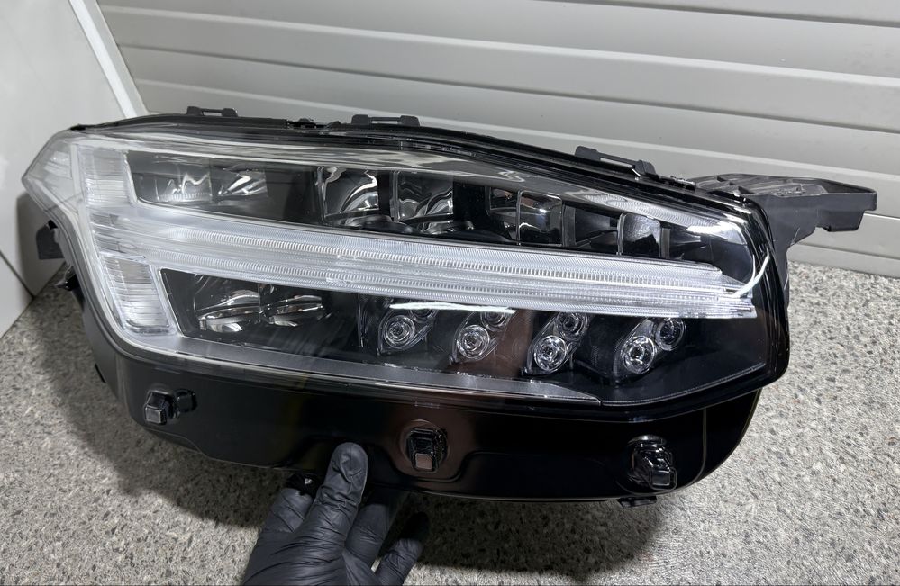 Far dreapta FULL LED VOLVO XC90