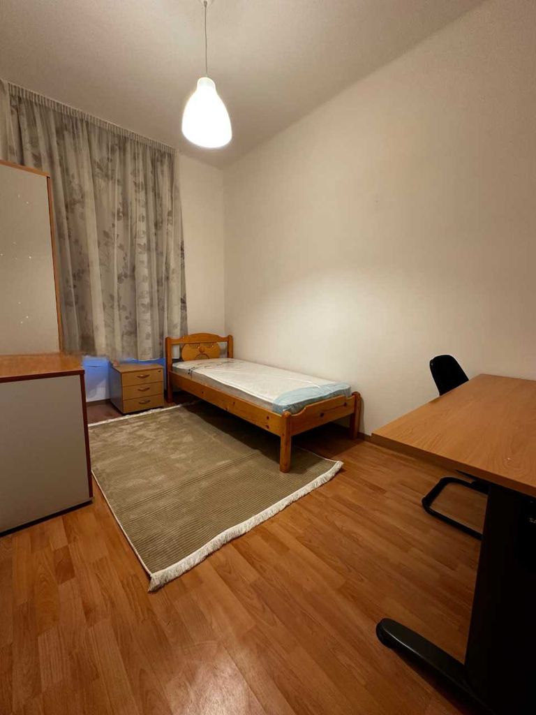 Дава се под наем Тристаен апартамент в София, Център - 80 кв.м за 561 € - Снимка #4