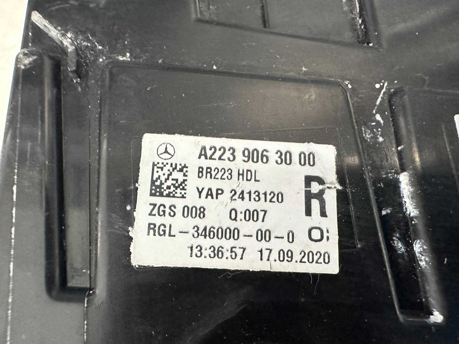 Задна светлина десен вътрешен стоп стопове Mercedes S W223 Мерцедес С