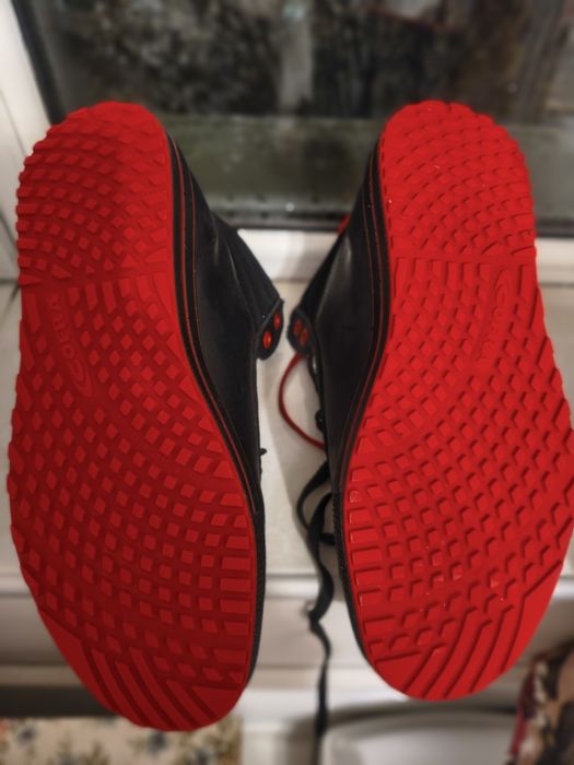 Продавам чисто нови работни обувки Cofra