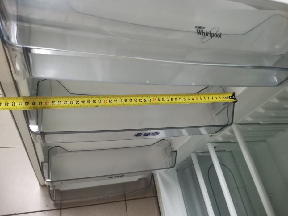 Хладилник WHIREPOOL за части с изтекла газ/охладител. За части.