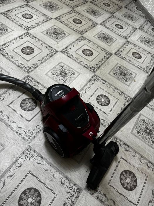 Продам BOSCH (serie 2) пылесос