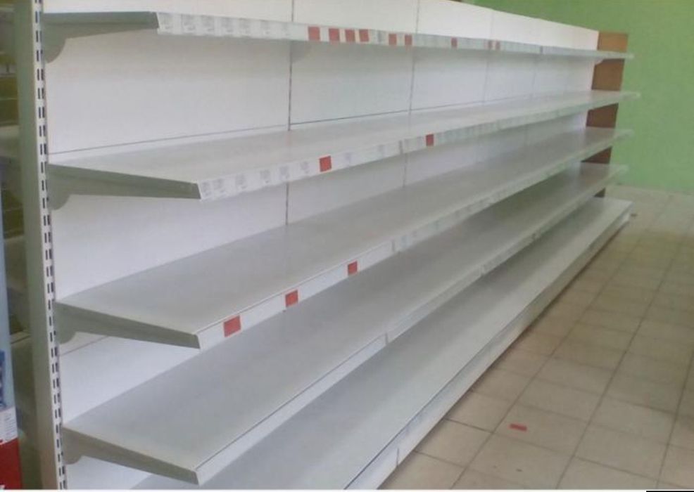 Витрина для магазина  длинна 5м, ширина 20м