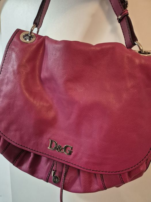 Vand geanta roz din piele marca Dolce & Gabbana, ca noua