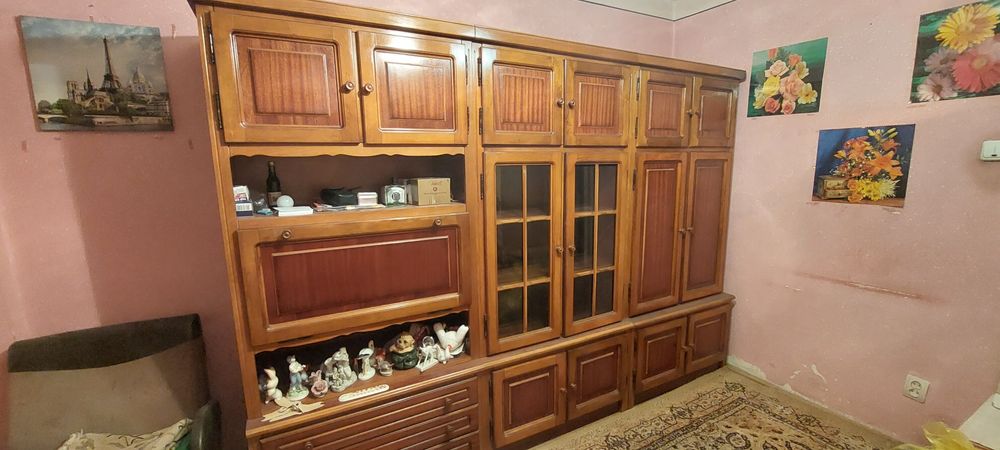 Vand mobila de lemn masiv