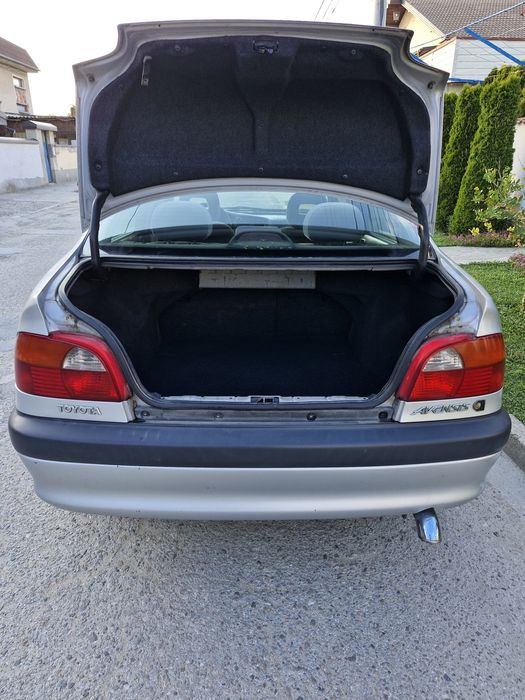 Toyota Avensis 2000г.