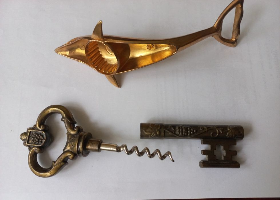 Lot 2 unelte  pt. deschis/ scos dopuri la sticle, tirbușon