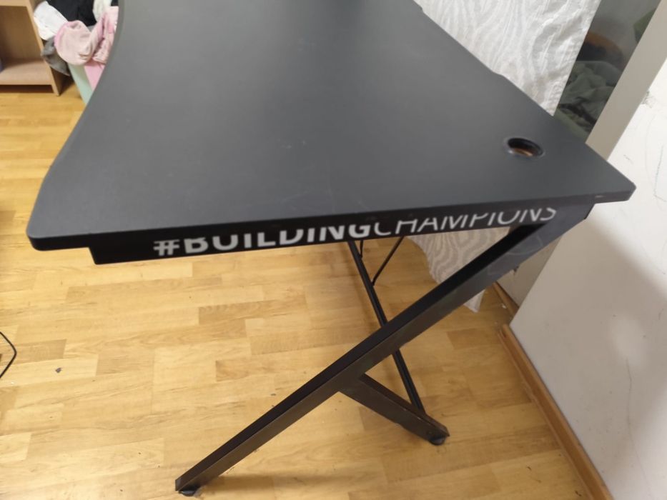 Birou Gaming TRUST GXT711 Dominus