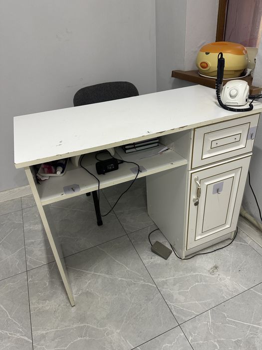 Продам маникюрный стол