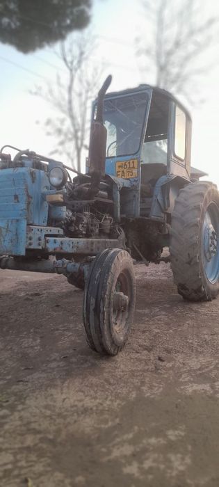 T28 traktor sotiladi