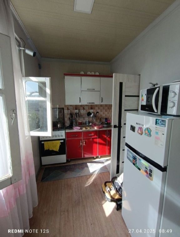 Продам квартиру авиасозлар-4 2 ком переделано в 3ком