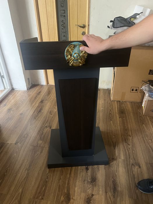 Парты , Трибуна для актового зала , комод для кафе