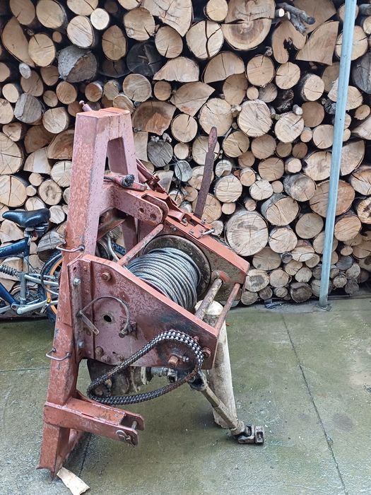 Vând troliu după tractor