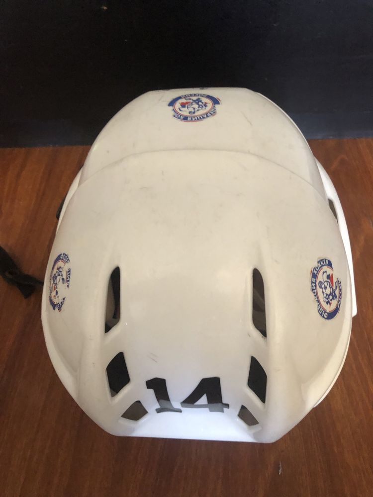 Продам шлем хоккейный