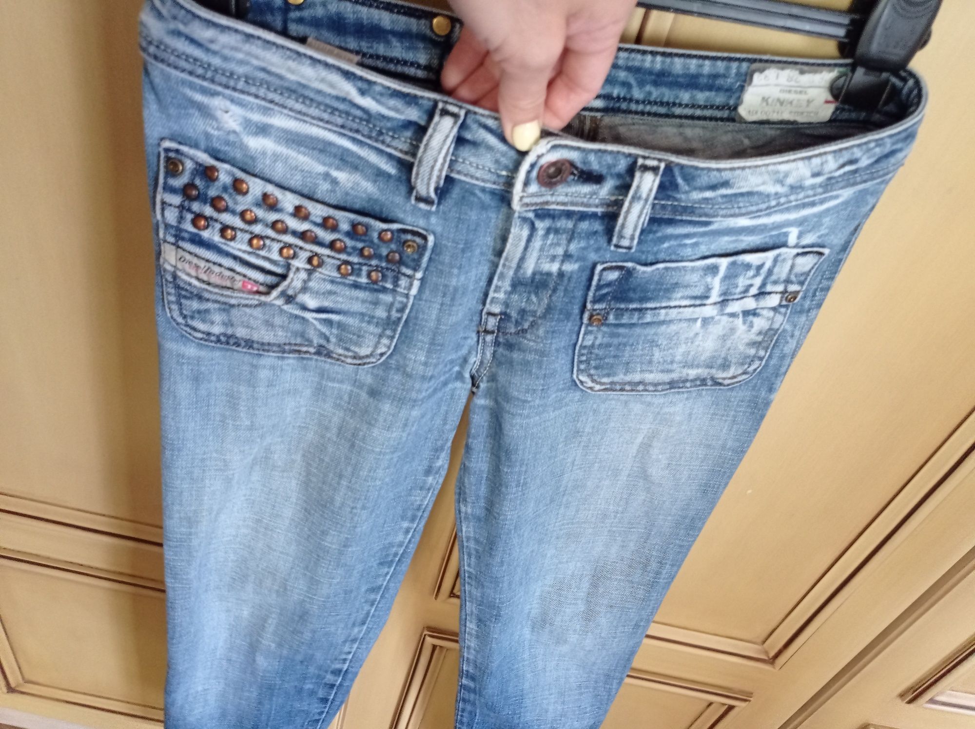 Моднячие джинсы Diesel, 7/8 (выше щиколоток). Оригинал. 42-44 разм
