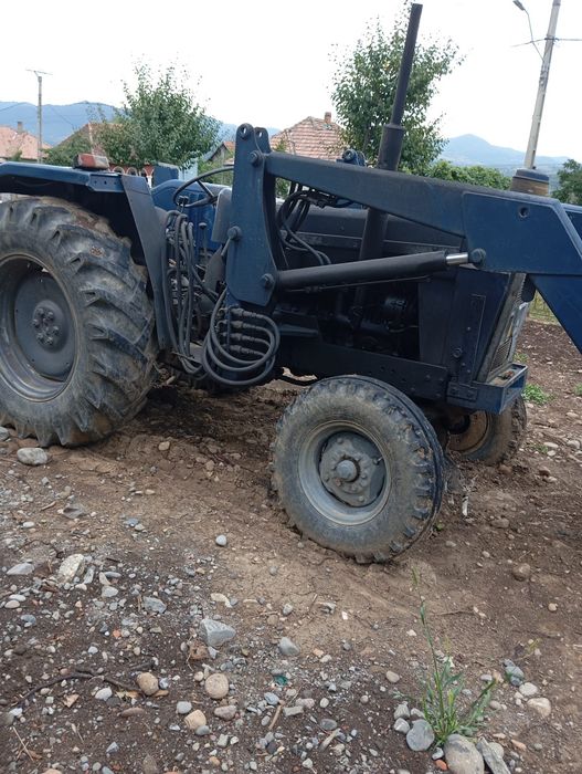 Vând tractor ebro