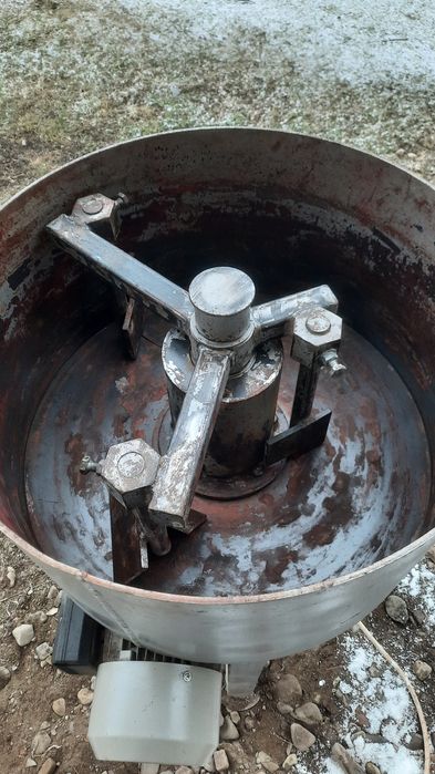 Mixer pt.amestec de beton semiumed & pigment