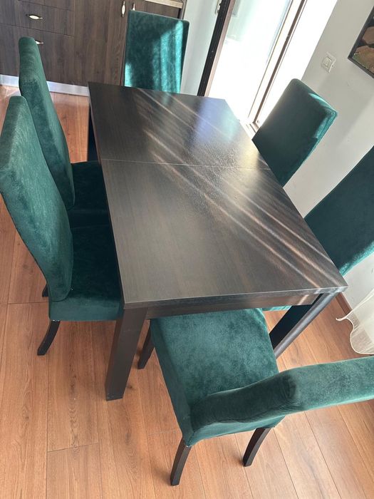 Vand masa cu extensie si 6 scaune recent tapitate