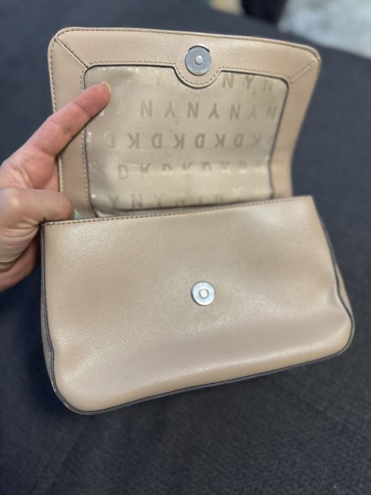 Бежова чанта Dkny естествена кожа