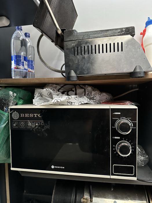 Продаётся кондитционер микроволновка и тостер