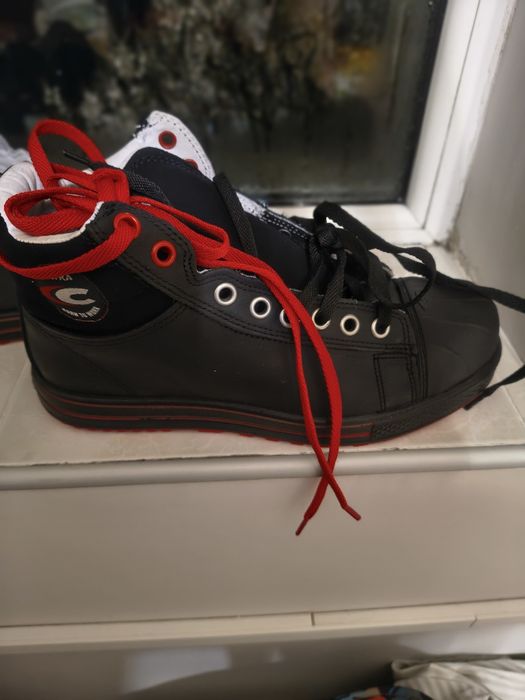 Продавам чисто нови работни обувки Cofra