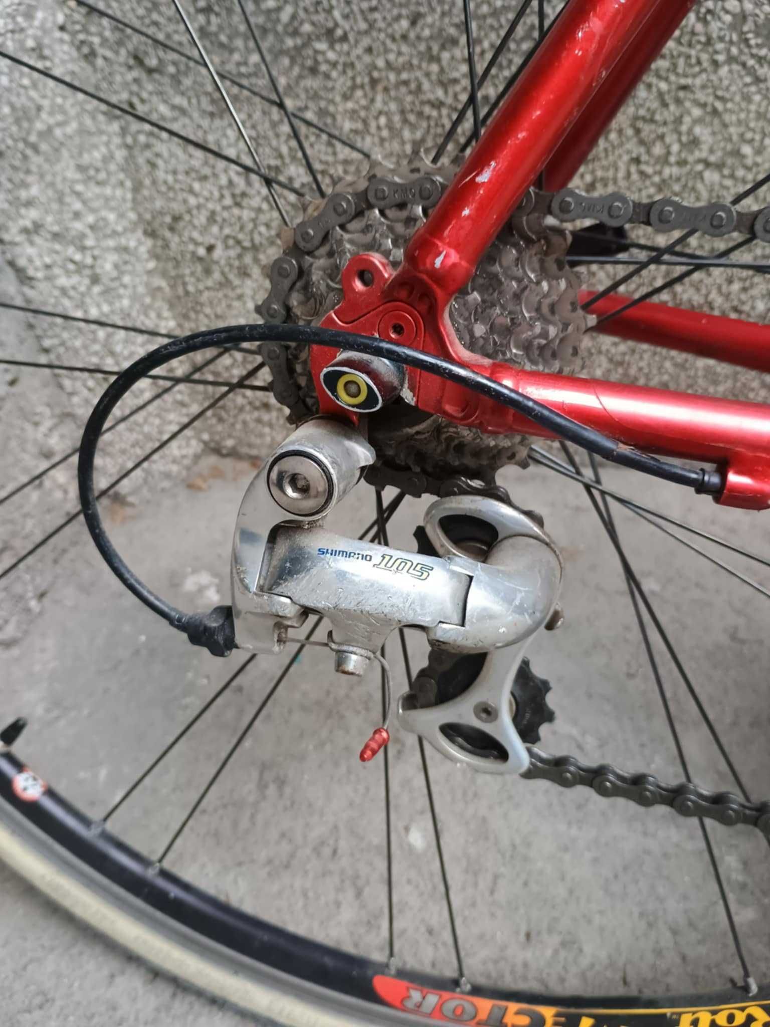 Trek 2100 Alpha SL Лек шосеен велосипед с карбонова вилка, червен
