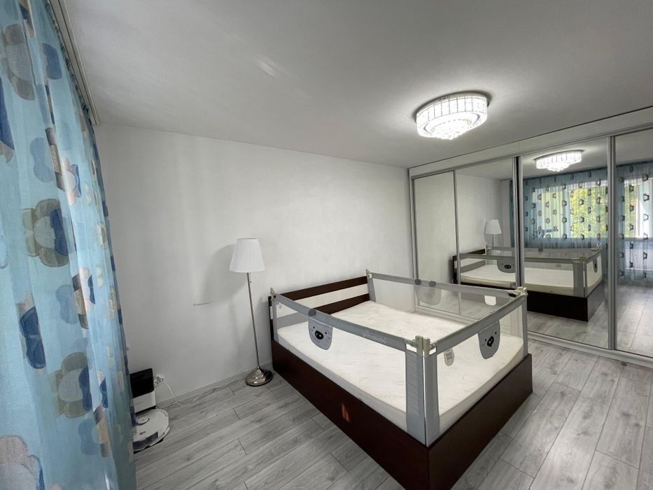 Proprietar , Vând apartament 2 camere peste stradă de Metrou Dristor i