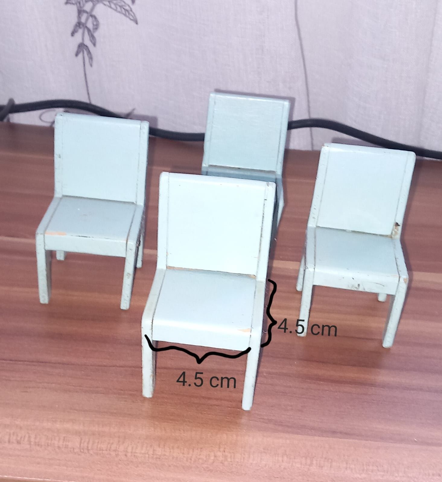 Mobilier vechi, în miniatura