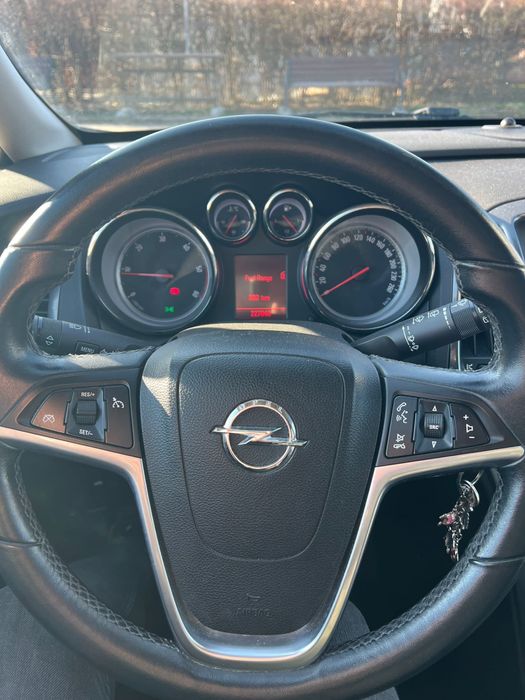 Opel Astra J 2011 1.7 diesel