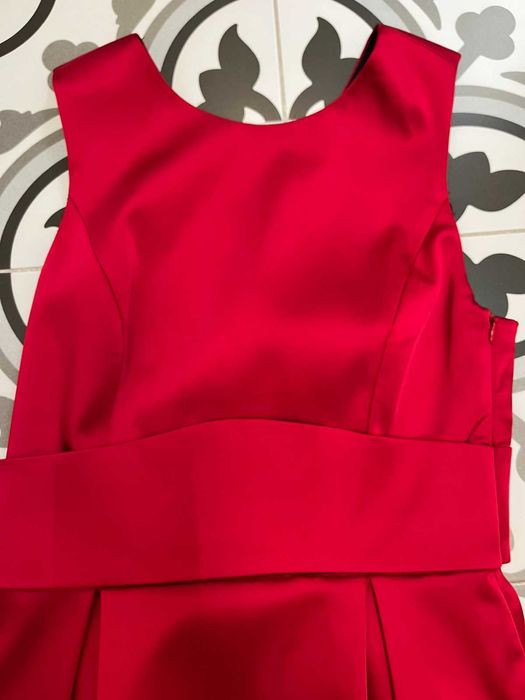 Прекрасна червена рокля Zara от тафта S размер