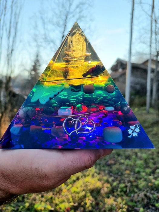 Piramida abundenta 16 cm