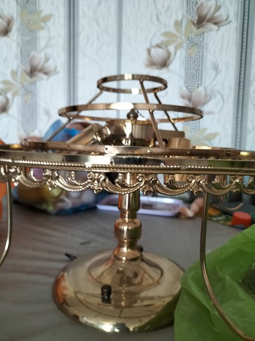 Продам красивую люстру