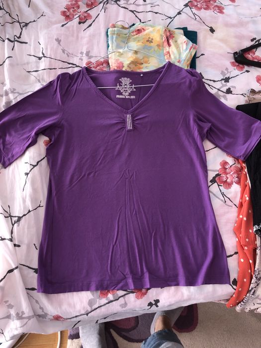 Tricou mov cu niste cristale