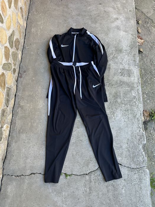 Vând Trening Nike