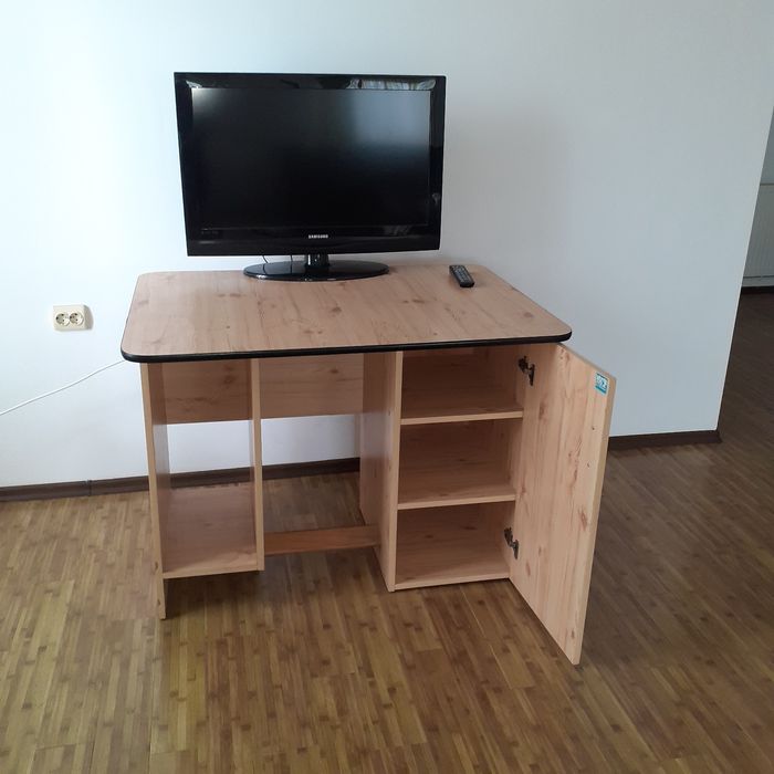 Vând Canapea Extensibla,Televizor,Pat Dormitor,Masina de Cusut Ileana