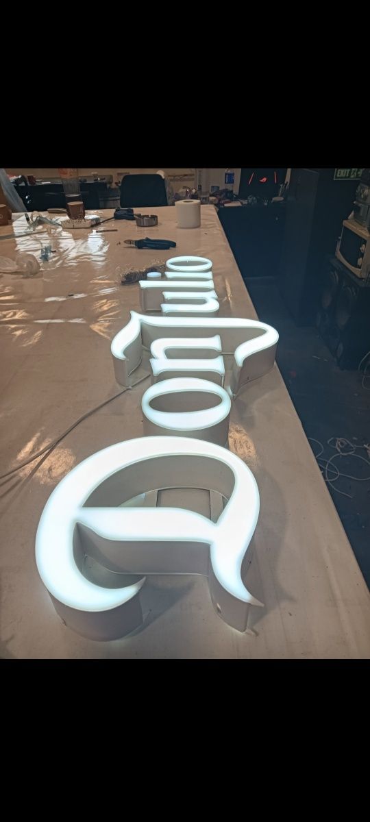 Casete luminoase ,litere volumetrice