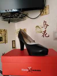 Красивая женская обувь - ботильоны и туфли