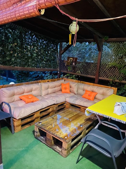 Perene , saltele terasa gradina