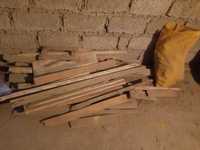 Дрова и доски сухие готовые для очага или мангала