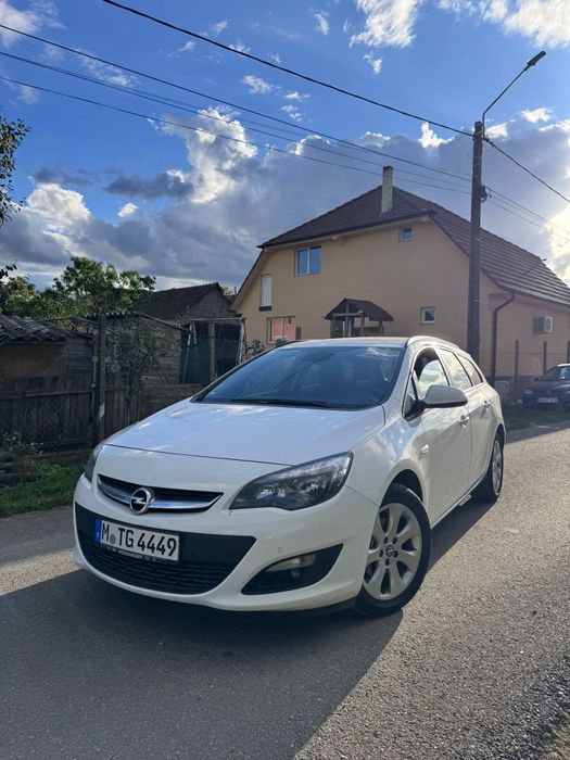 Vând Opel Astra J Sports Tourer