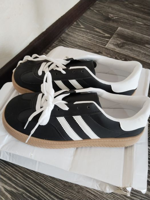 Кроссовки новые ,отличного качества.Очень удобные и мягкие.Цена 5000 т