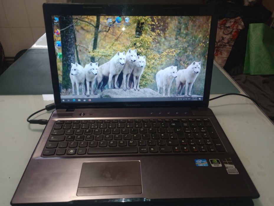 Samsung ,display mare, Intel i5,baterie ok, video dedicat, HD