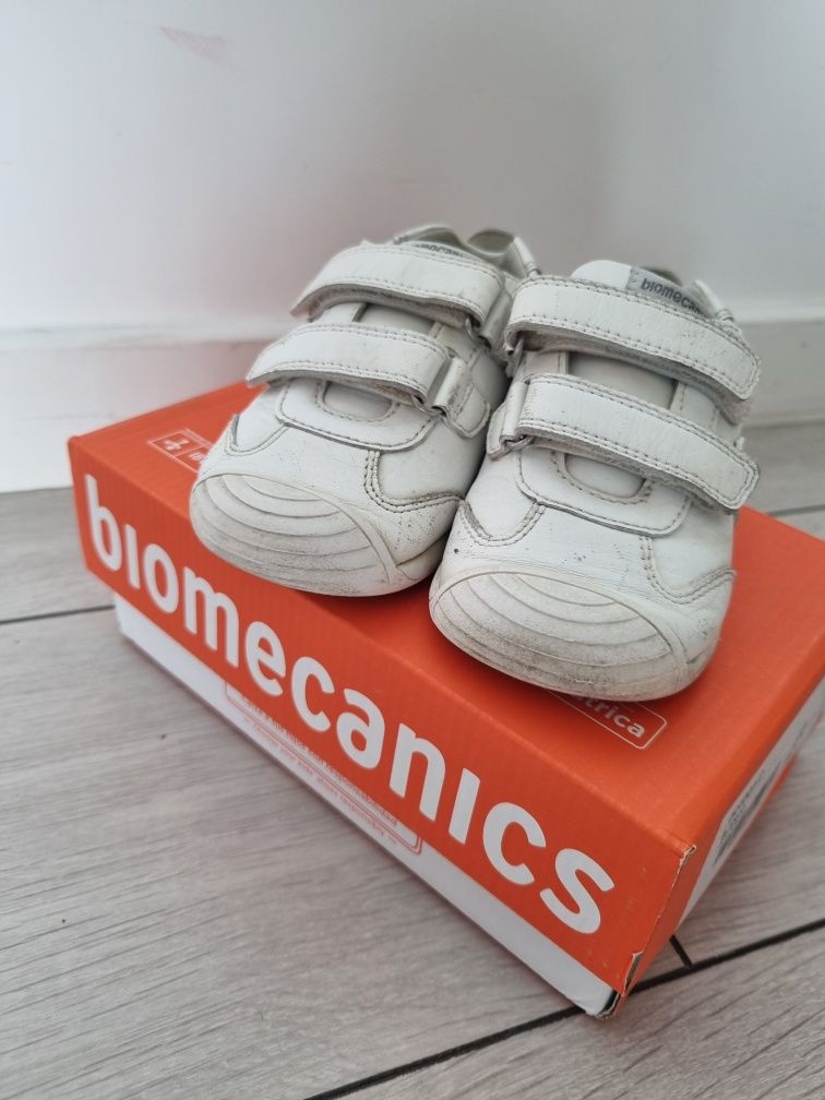 Pantofi Biomecanics marimea 23