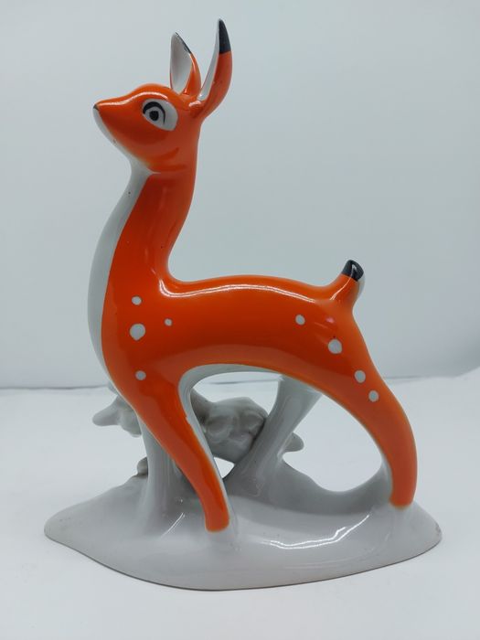 Статуэтка фарфоровая лань