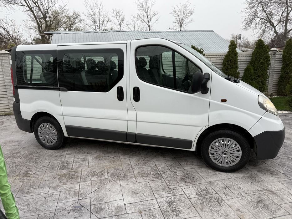 Vand Opel Vivaro 8+1
