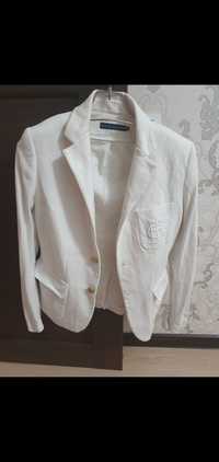 Пиджаки белый и кожаный