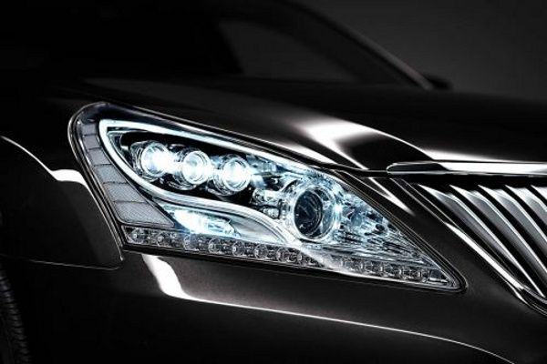 Hyundai Genesis Equus oldi orqa fara