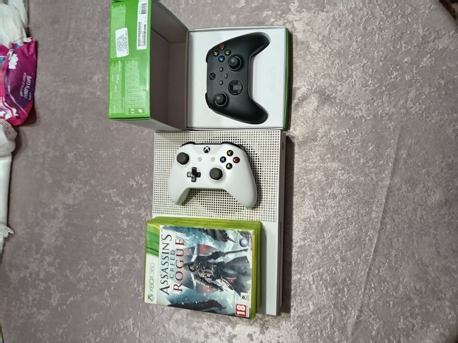 Xbox One S + Jocuri + 2 controlere